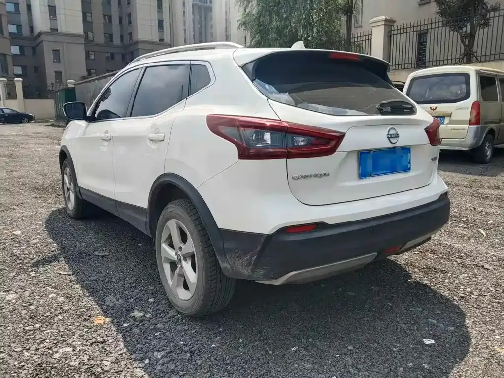Nissan Qashqai — фото 7