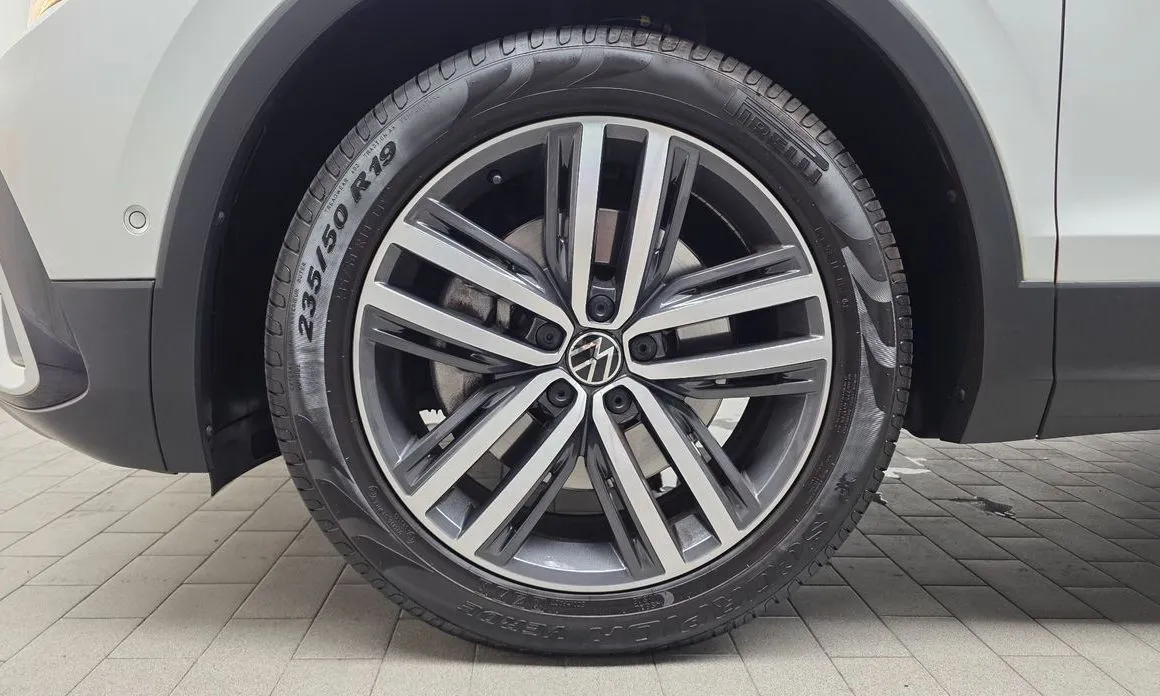 Volkswagen Tiguan — фото 8
