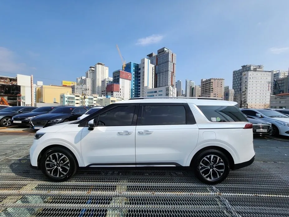 Kia Carnival — фото 10