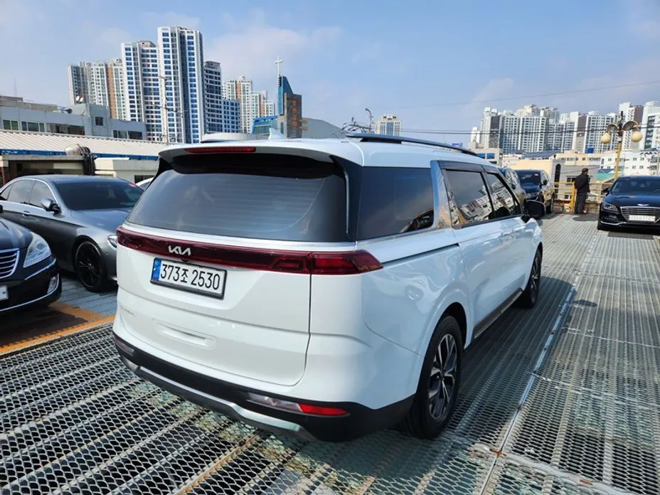Kia Carnival — фото 4