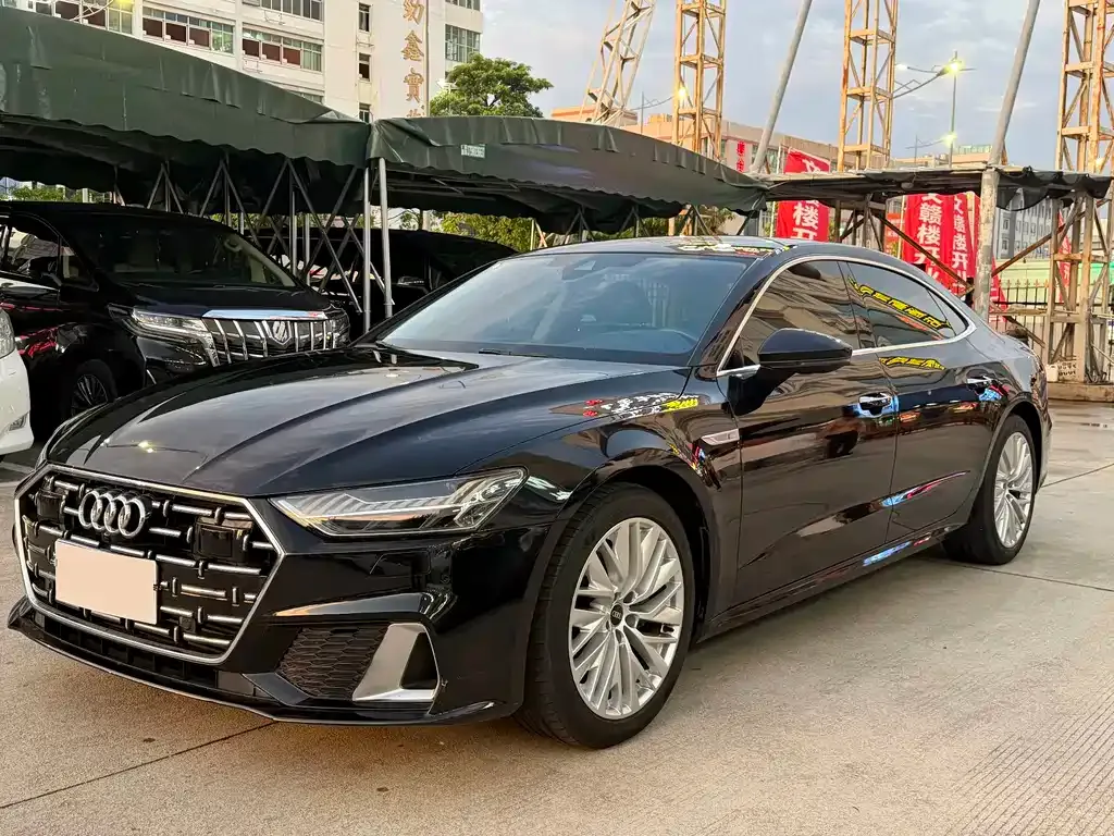 Audi A7L — фото 1
