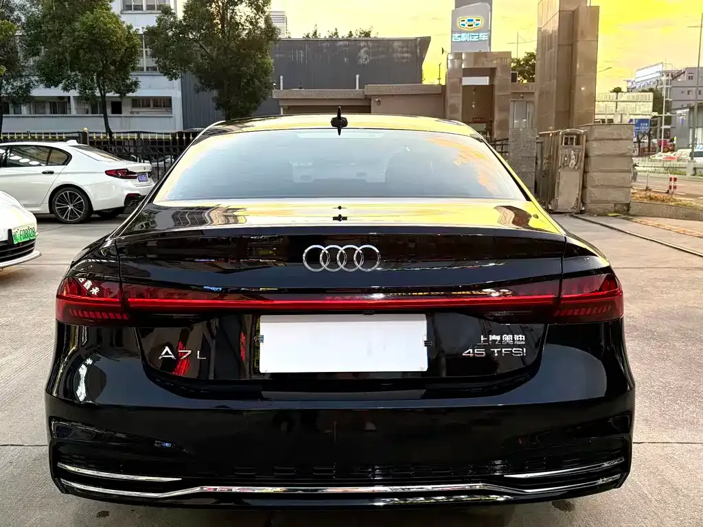 Audi A7L — фото 9
