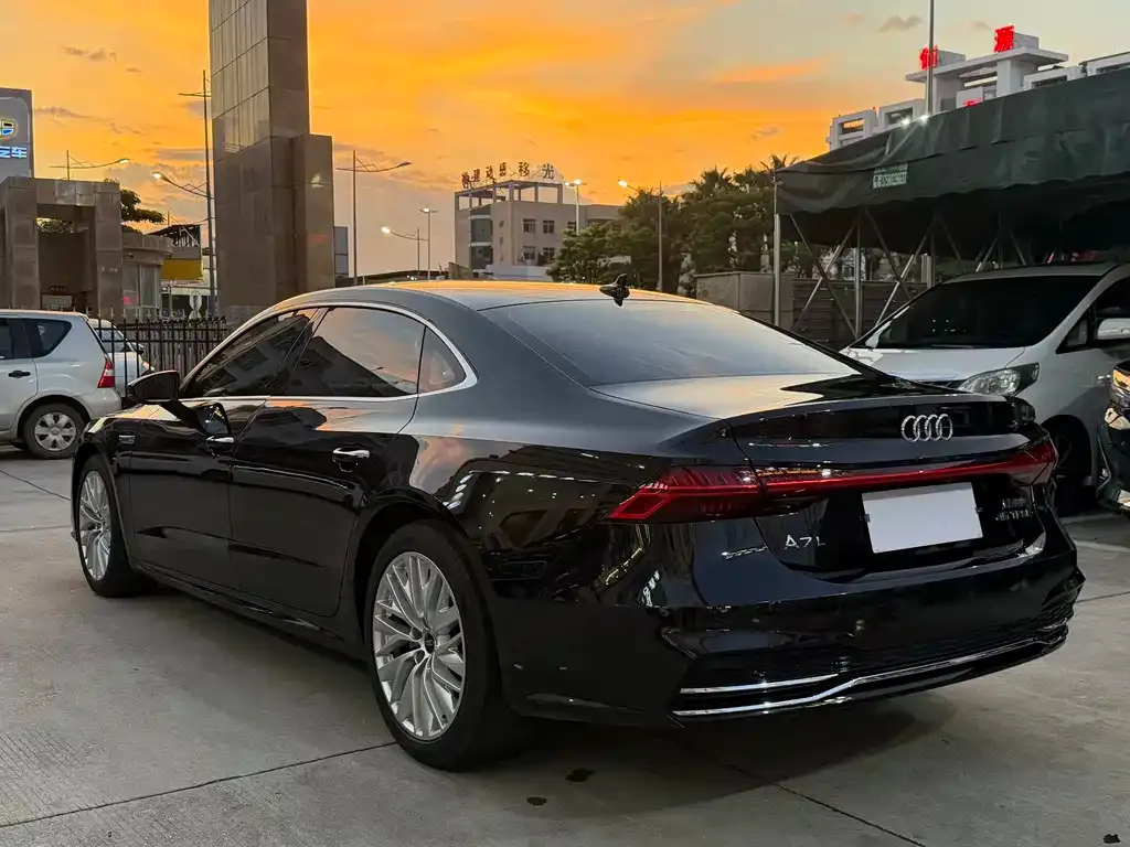Audi A7L — фото 2
