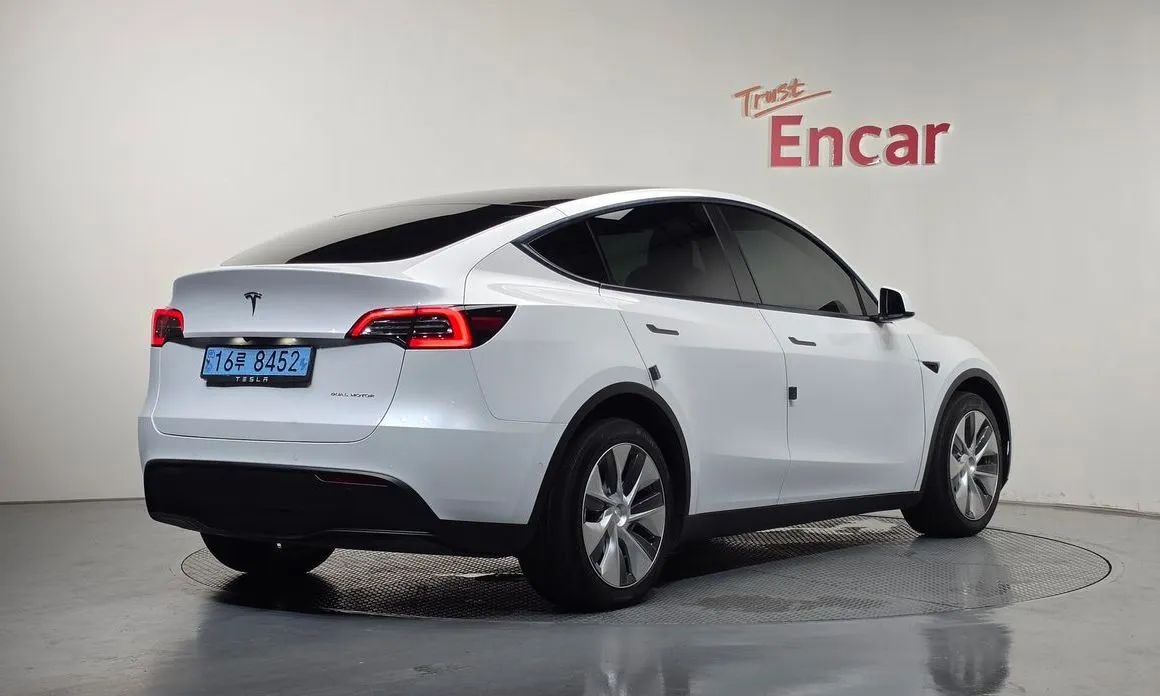 Tesla Model Y — фото 3