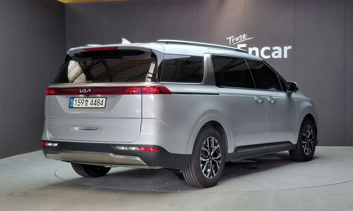 Kia Carnival — фото 10
