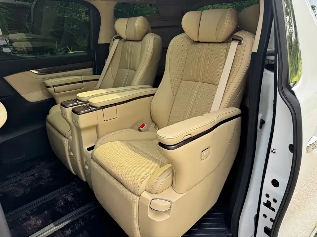 Toyota Alphard — фото 3