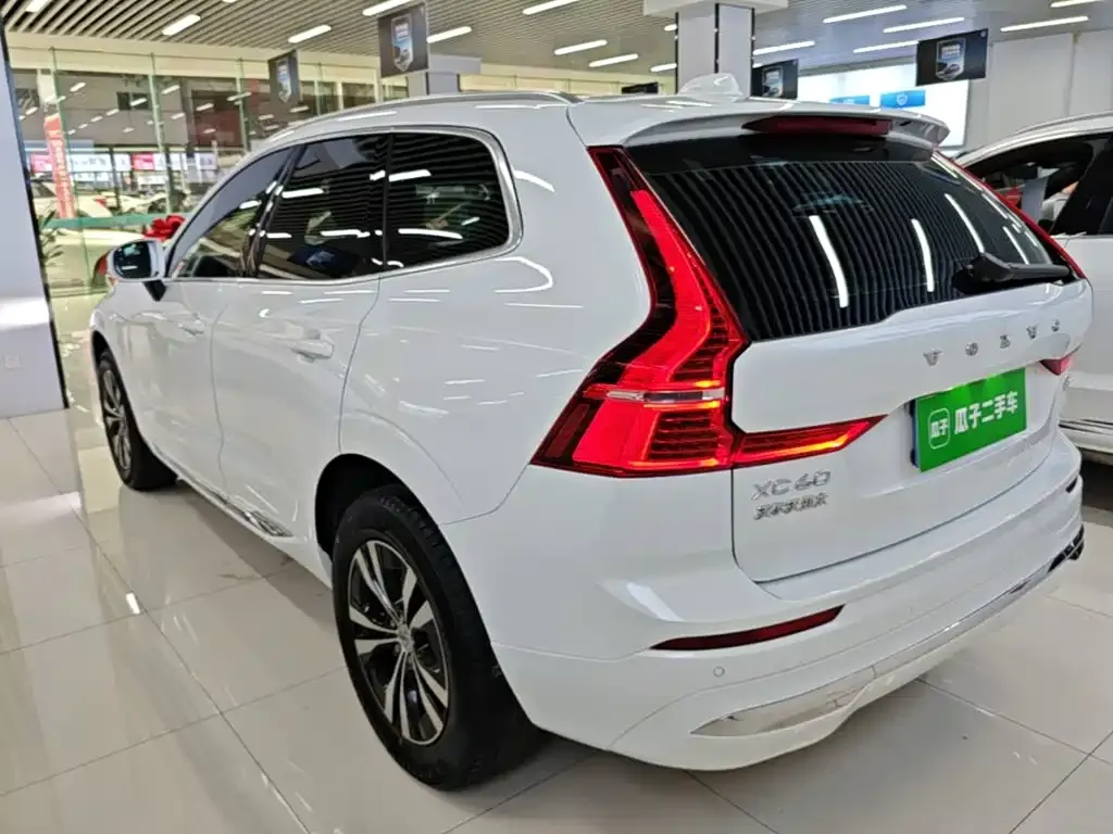 Volvo XC60 — фото 9
