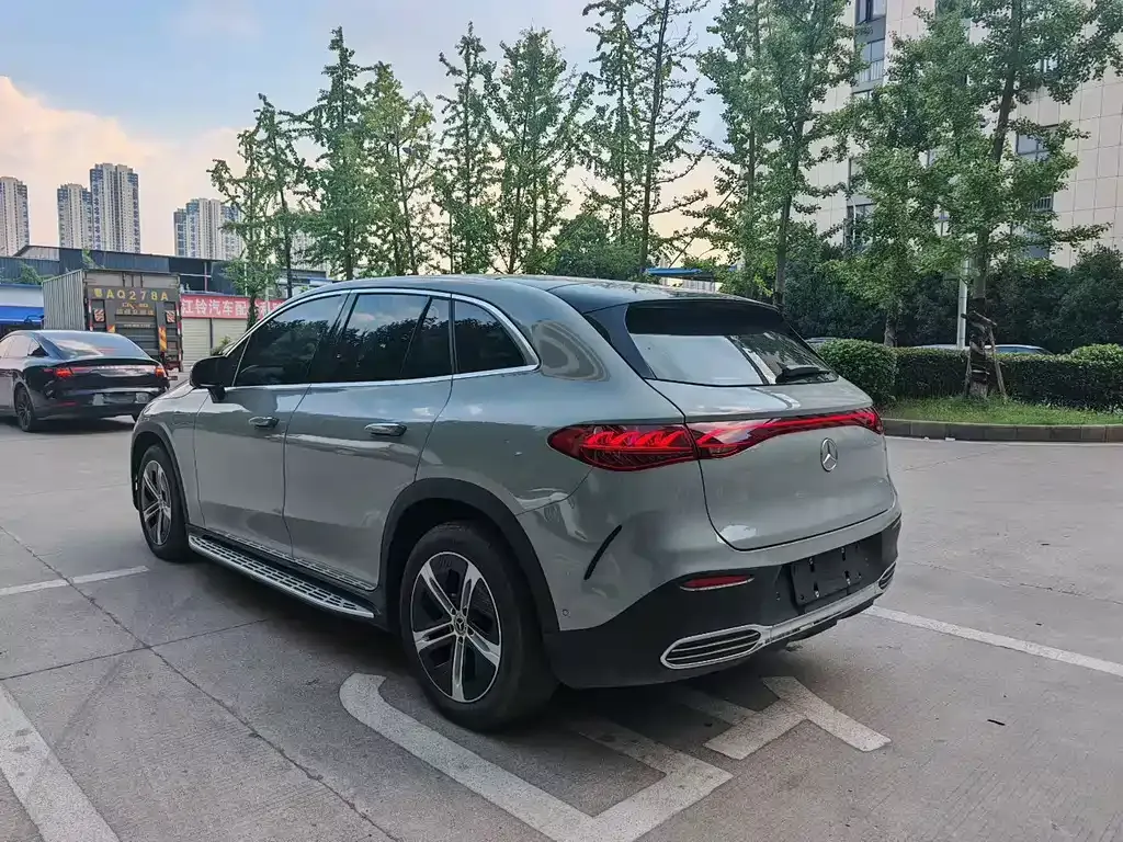 Mercedes-Benz EQE SUV — фото 5