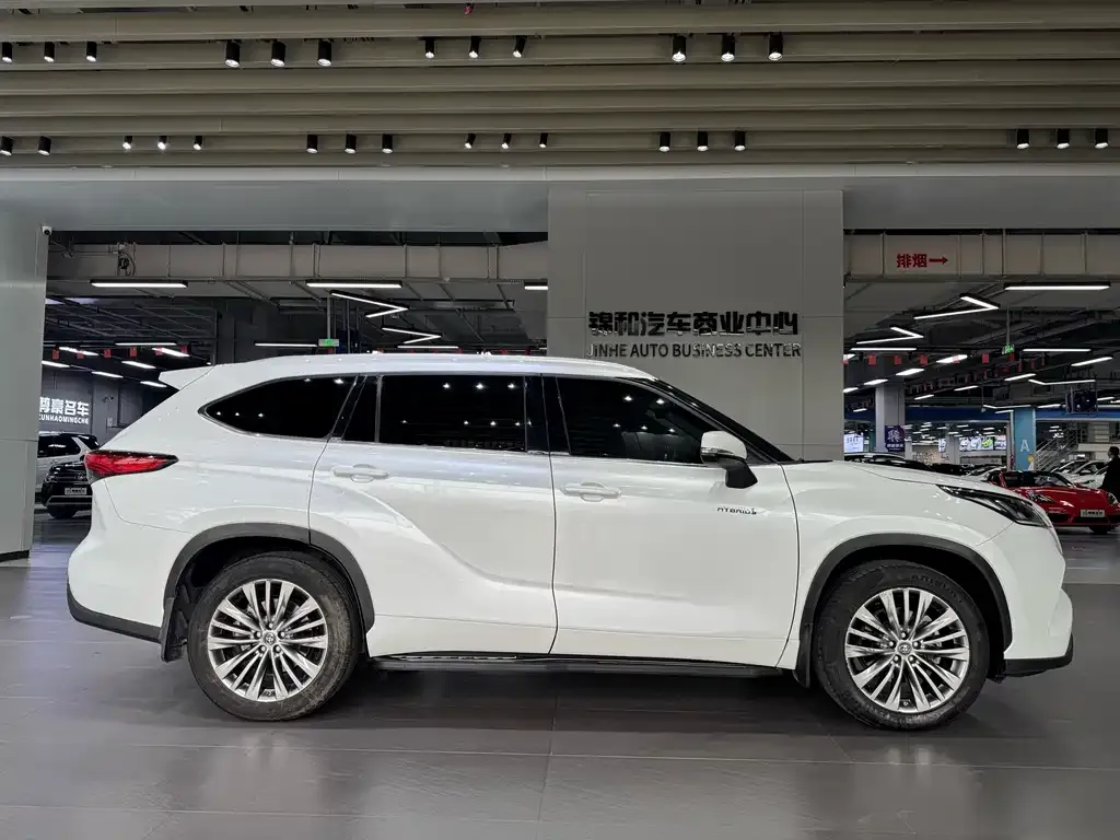 Toyota Highlander — фото 7