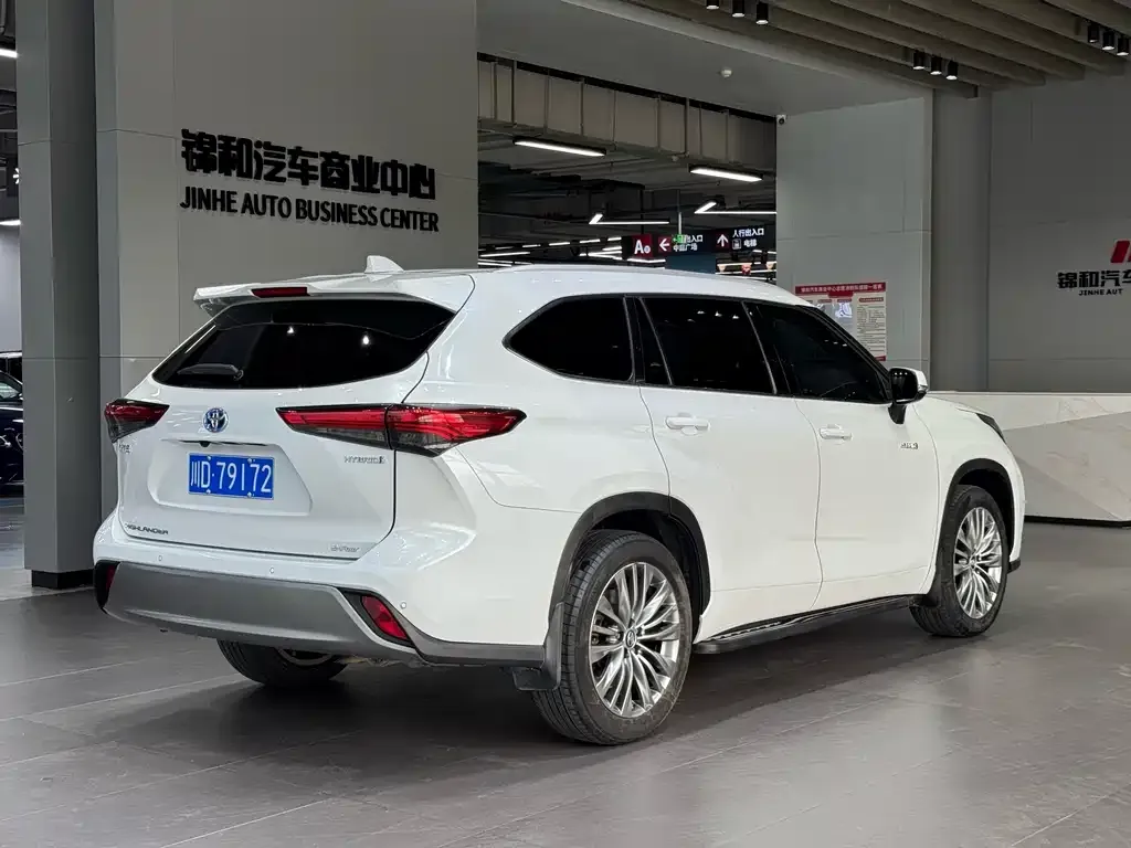 Toyota Highlander — фото 6