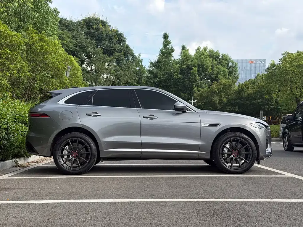 Jaguar F-PACE — фото 10