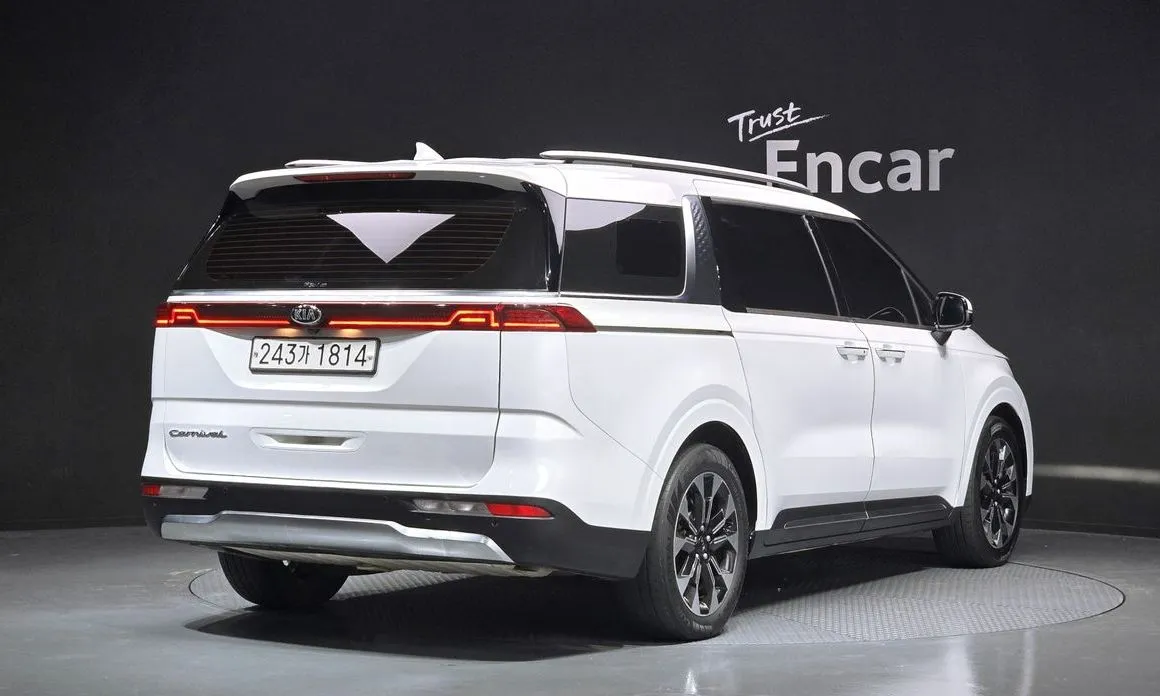 Kia Carnival — фото 4