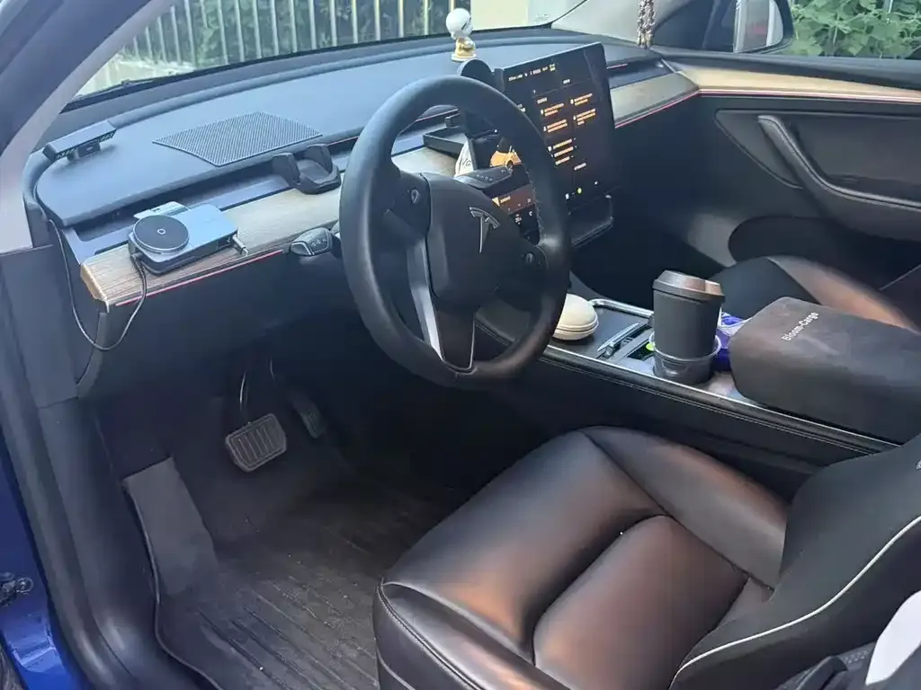 Tesla Model Y — фото 6