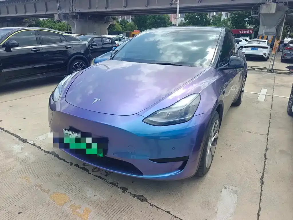 Tesla Model Y — фото 1