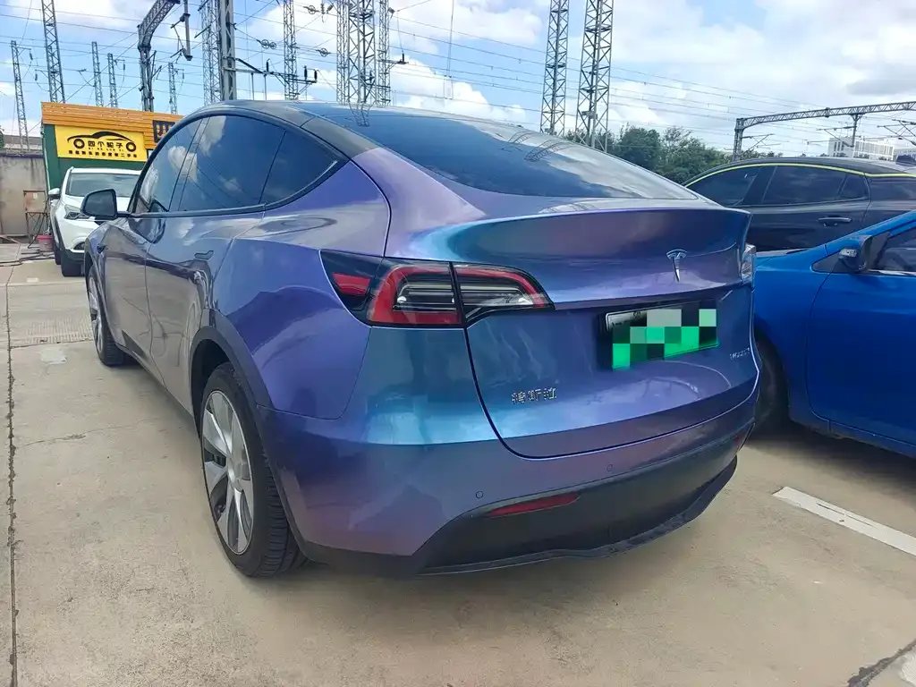 Tesla Model Y — фото 8