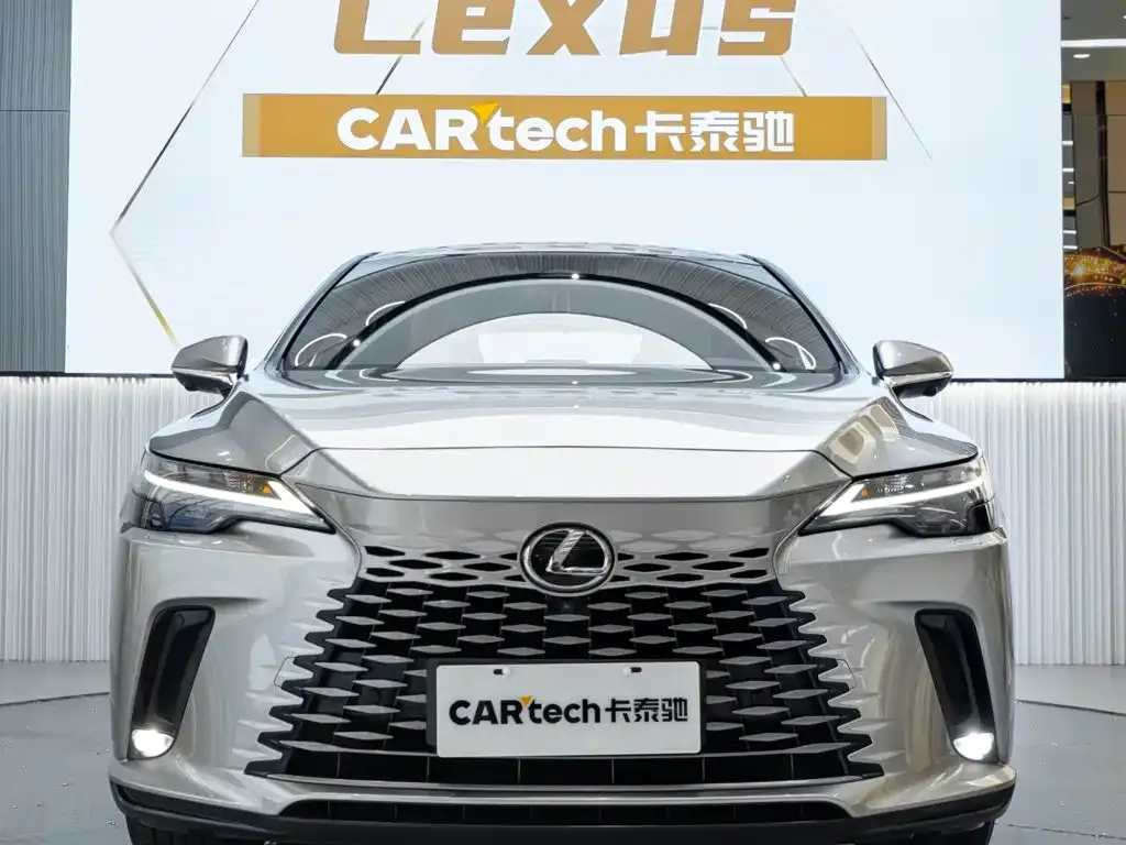 Lexus RX — фото 1