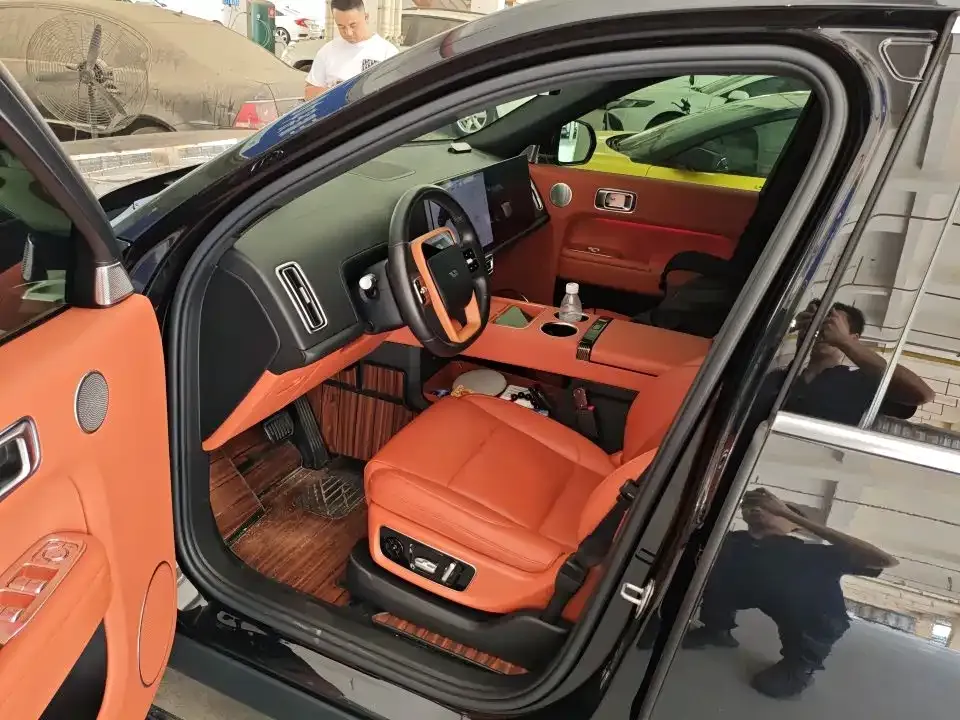 Li Auto L8 — фото 5