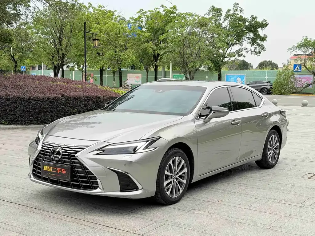 Lexus ES — фото 1