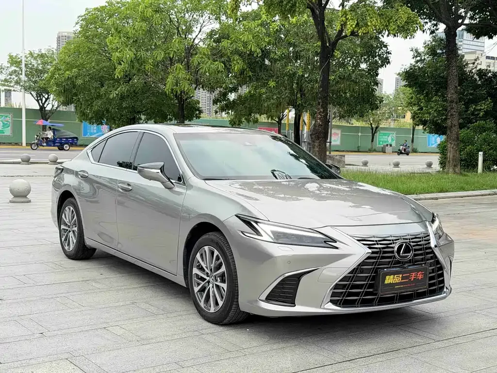 Lexus ES — фото 10