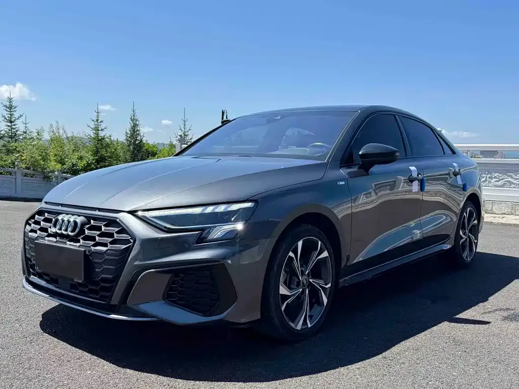 Audi A3 — фото 1