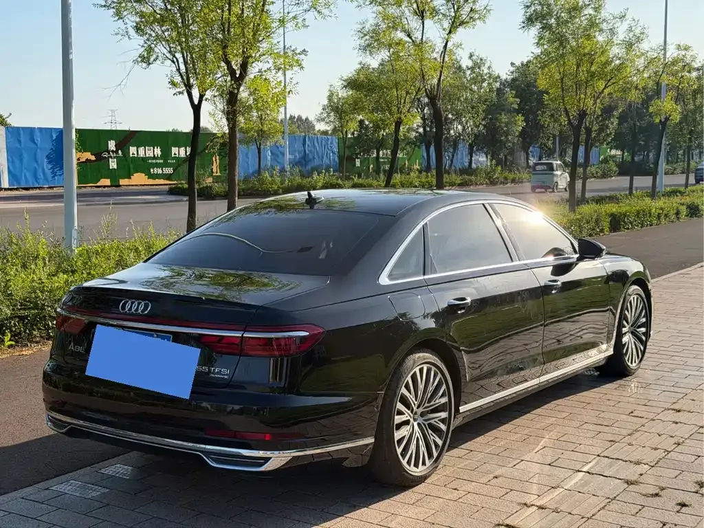 Audi A8 — фото 3