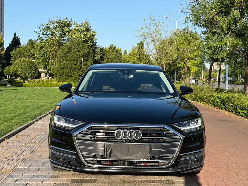 Audi A8 — фото 7