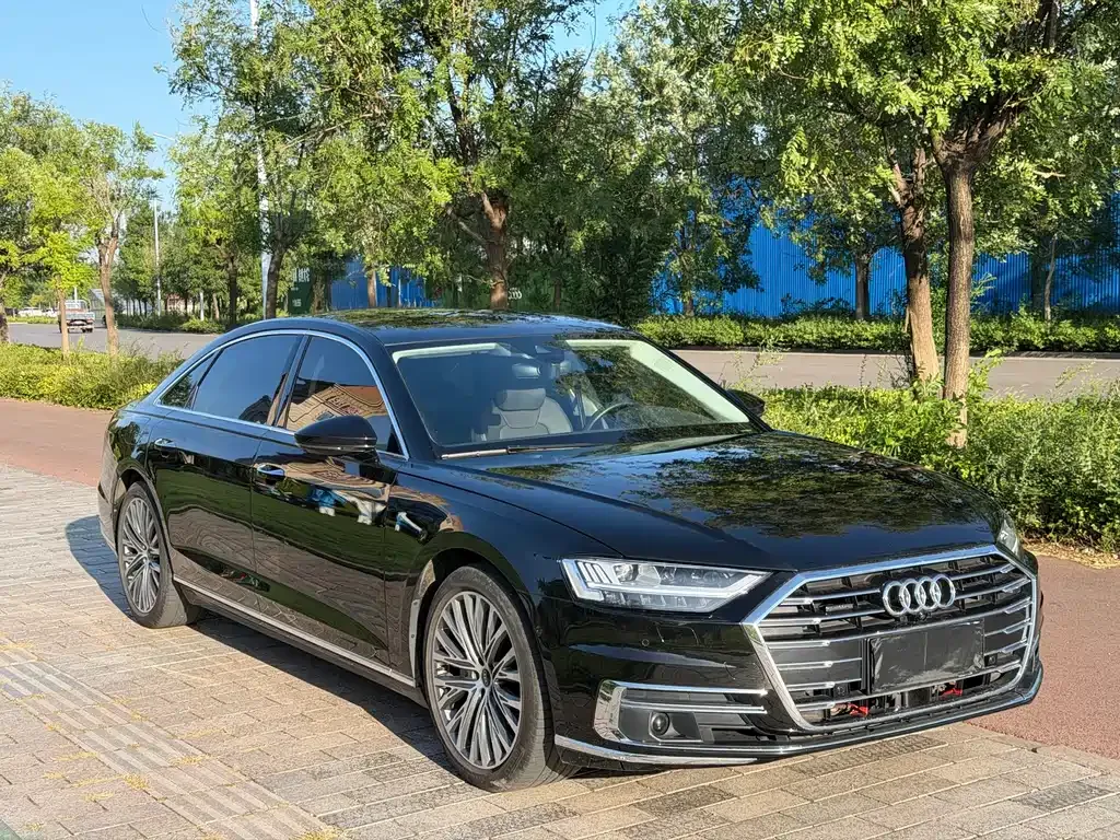 Audi A8 — фото 10