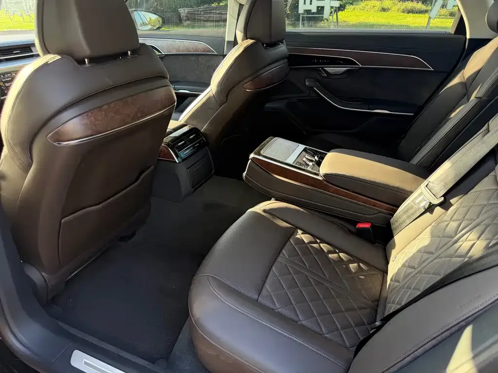Audi A8 — фото 2