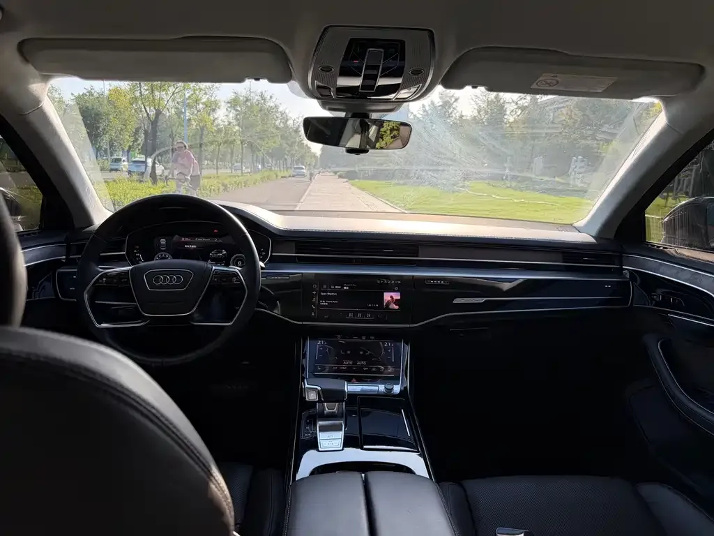 Audi A8 — фото 5