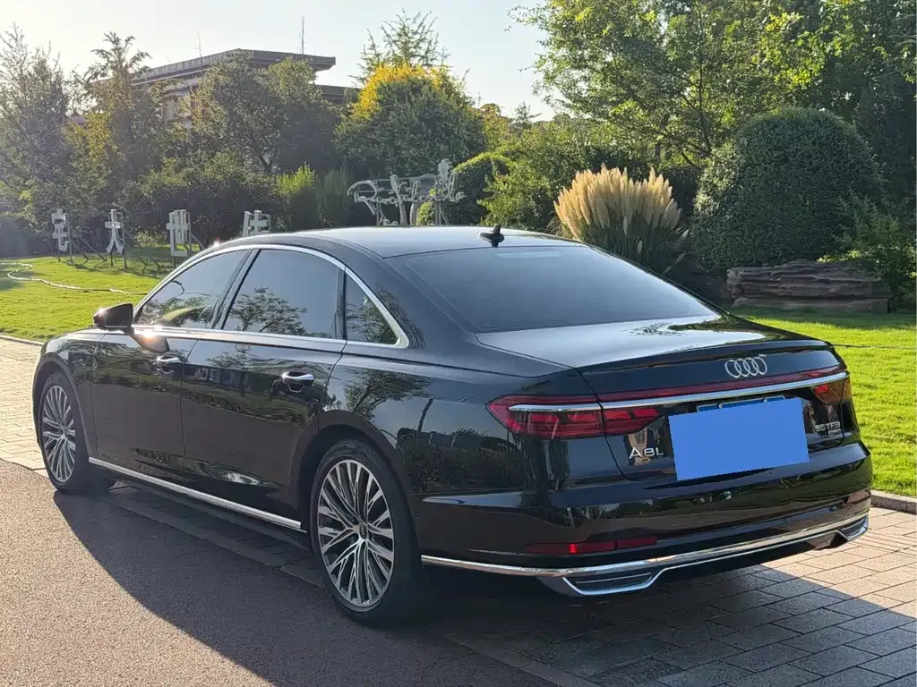 Audi A8 — фото 9