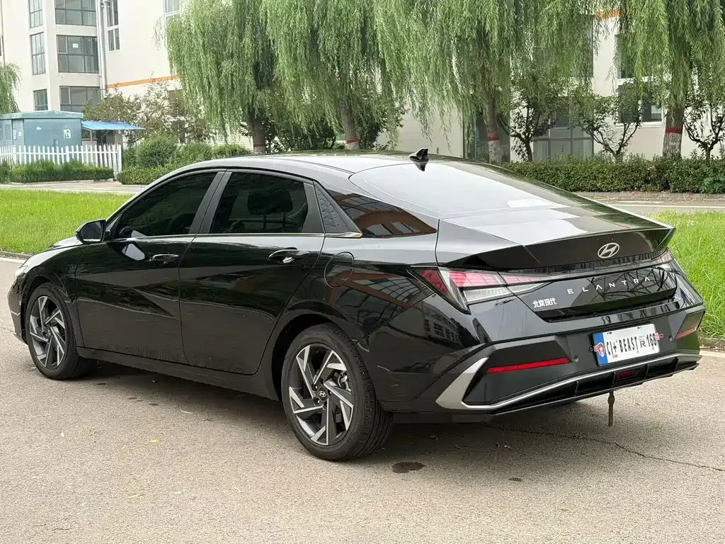 Hyundai Elantra — фото 9