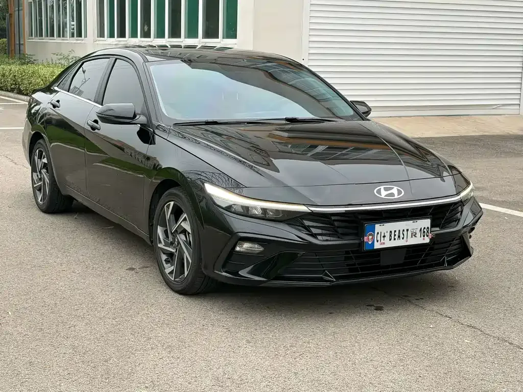 Hyundai Elantra — фото 5
