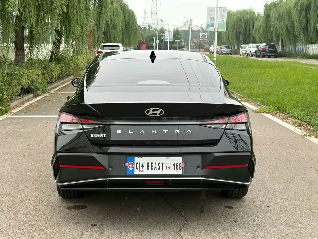 Hyundai Elantra — фото 8