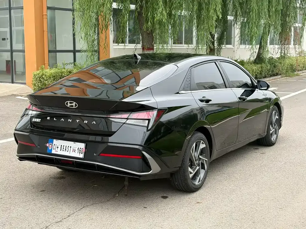 Hyundai Elantra — фото 6