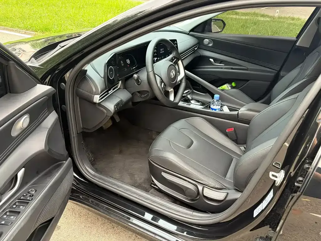 Hyundai Elantra — фото 2