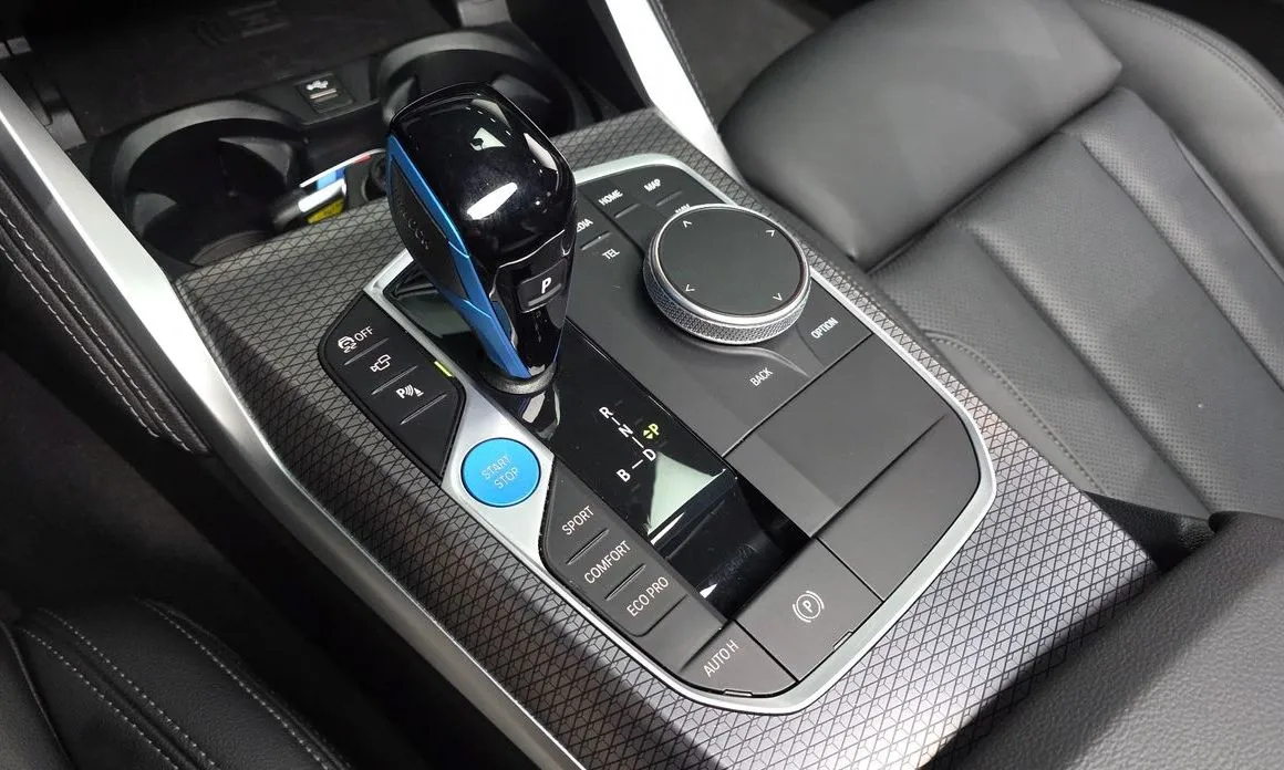 BMW i4 — фото 10