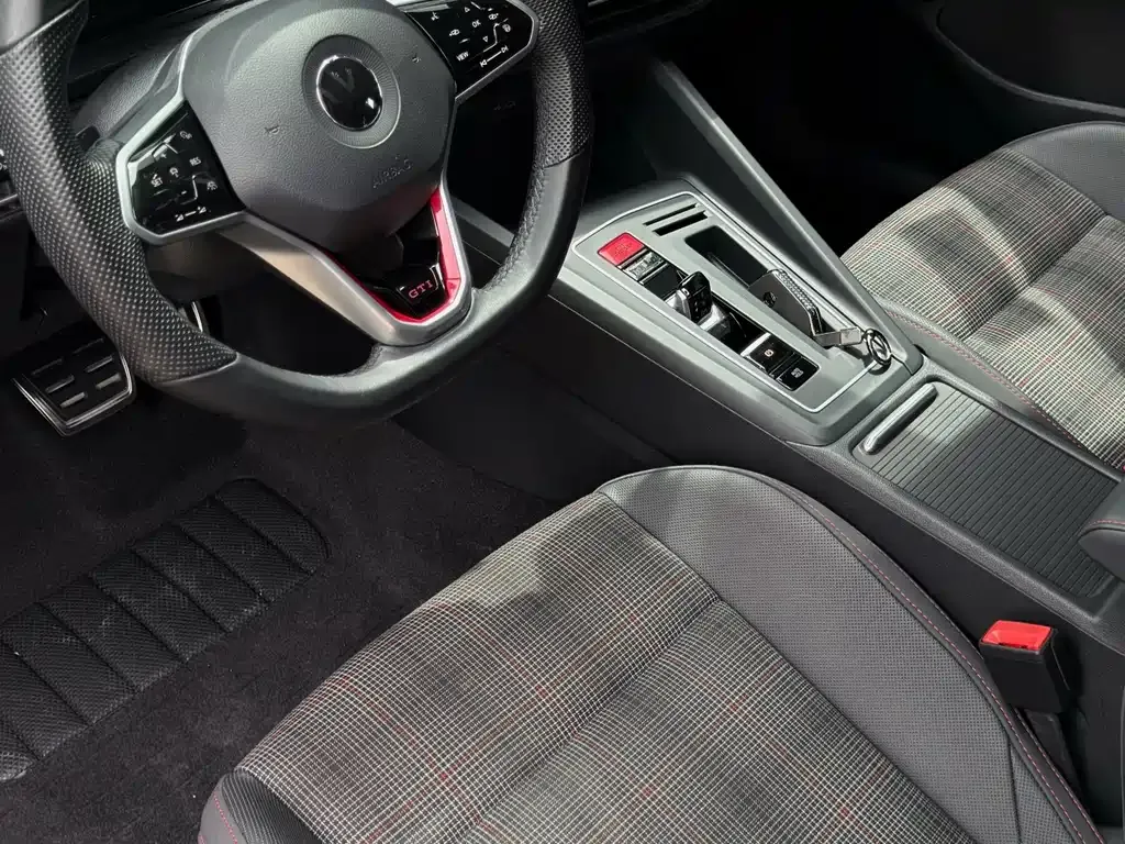 Volkswagen Golf GTI — фото 9