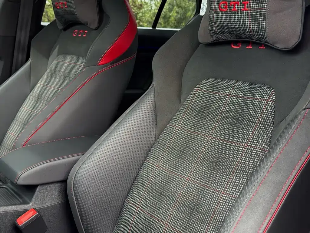 Volkswagen Golf GTI — фото 10