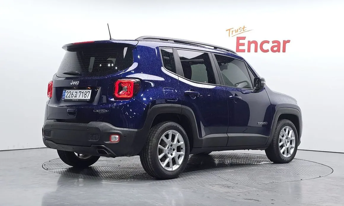 Jeep Renegade — фото 10