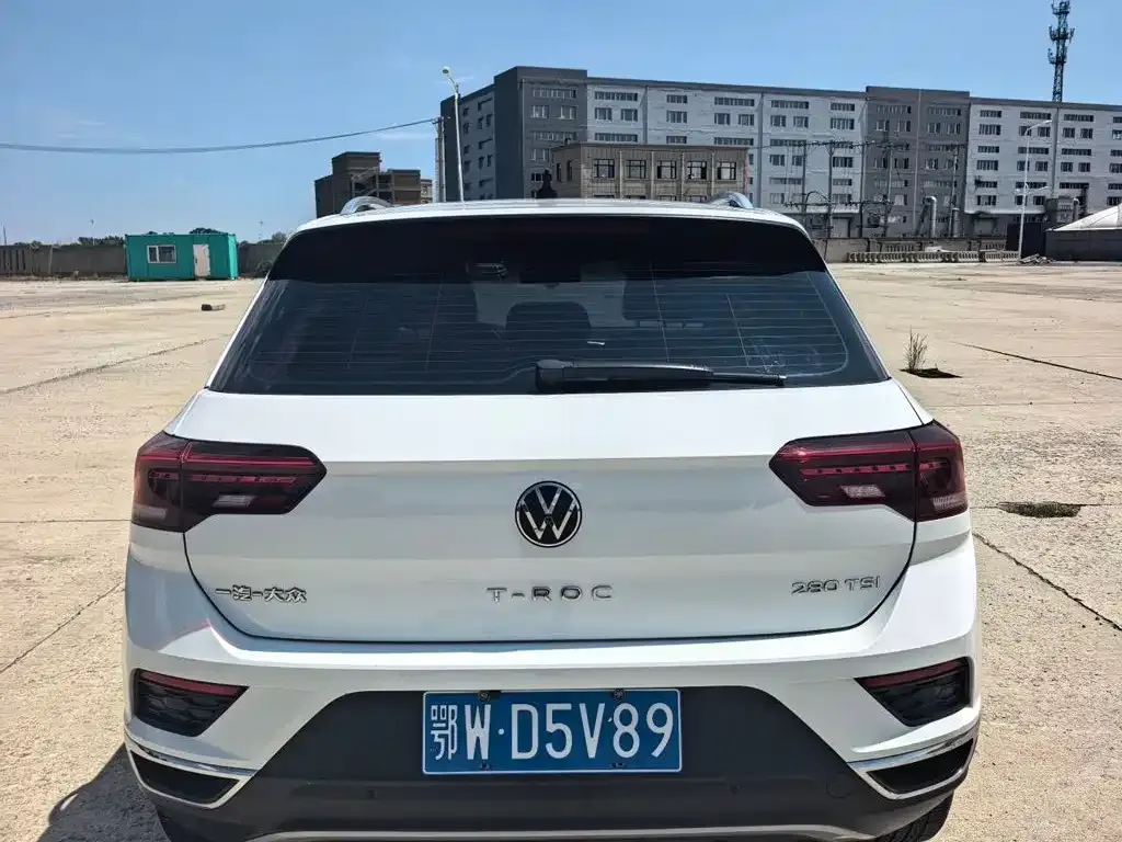Volkswagen T-Roc — фото 9
