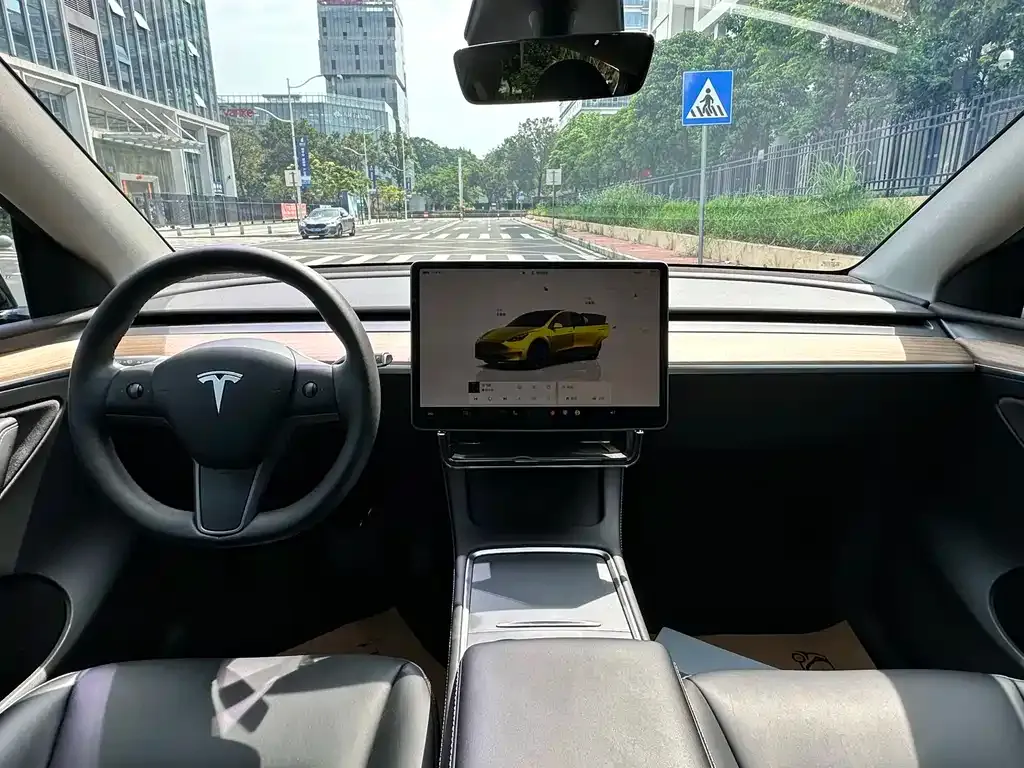 Tesla Model Y — фото 3