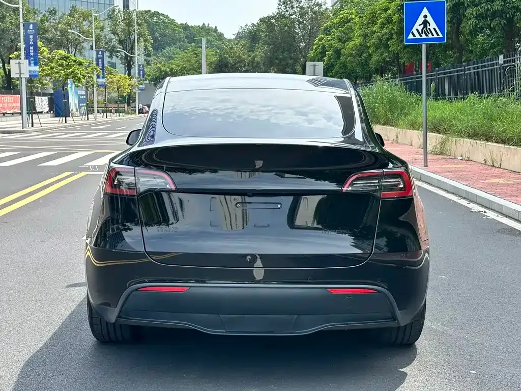 Tesla Model Y — фото 7