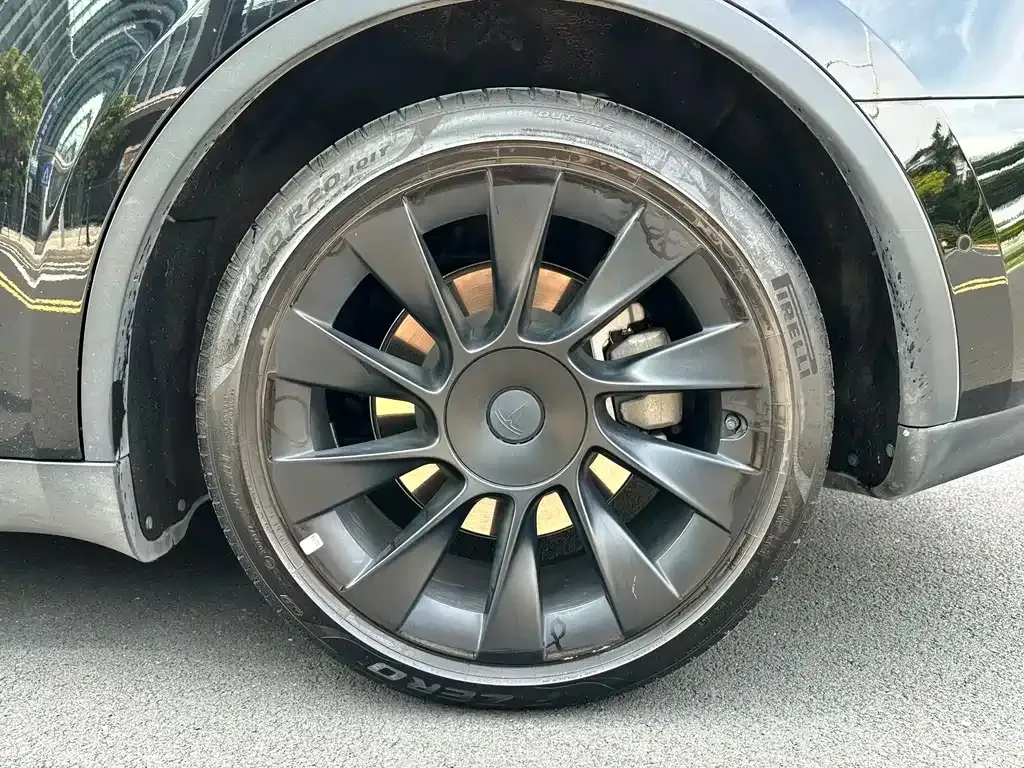 Tesla Model Y — фото 8