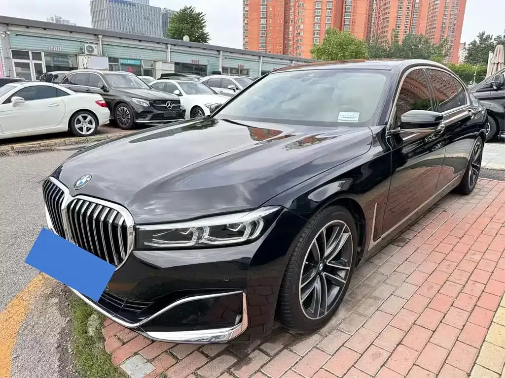 BMW 7 Series — фото 1