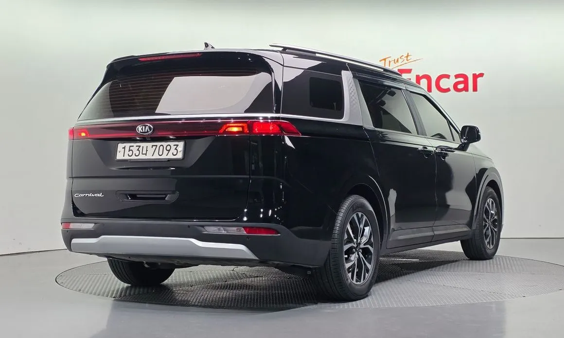 Kia Carnival — фото 10