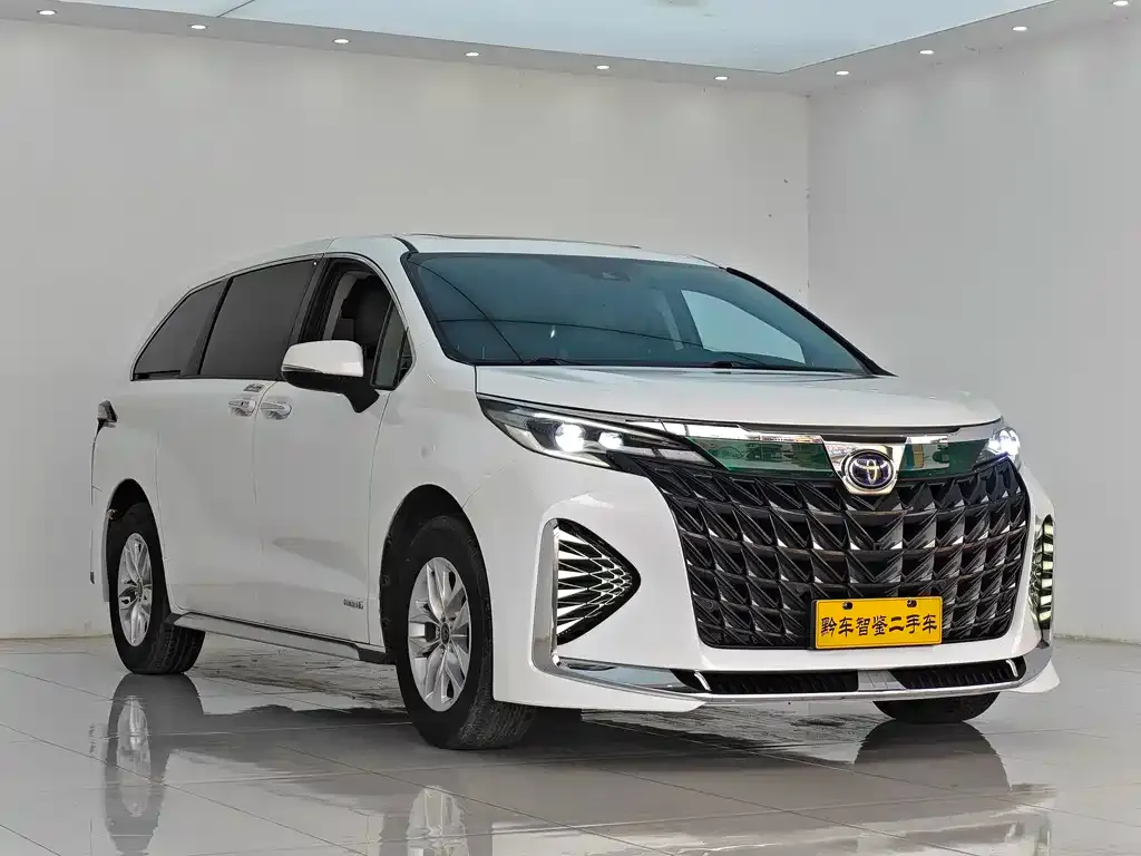 Toyota Granvia — фото 6