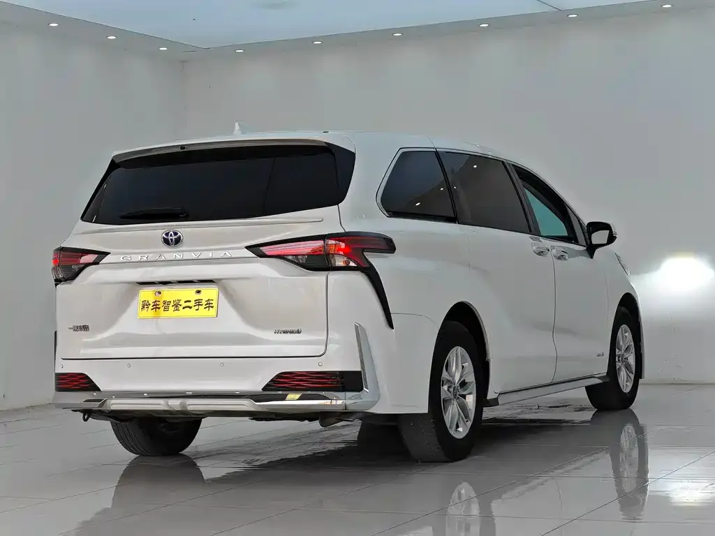 Toyota Granvia — фото 7