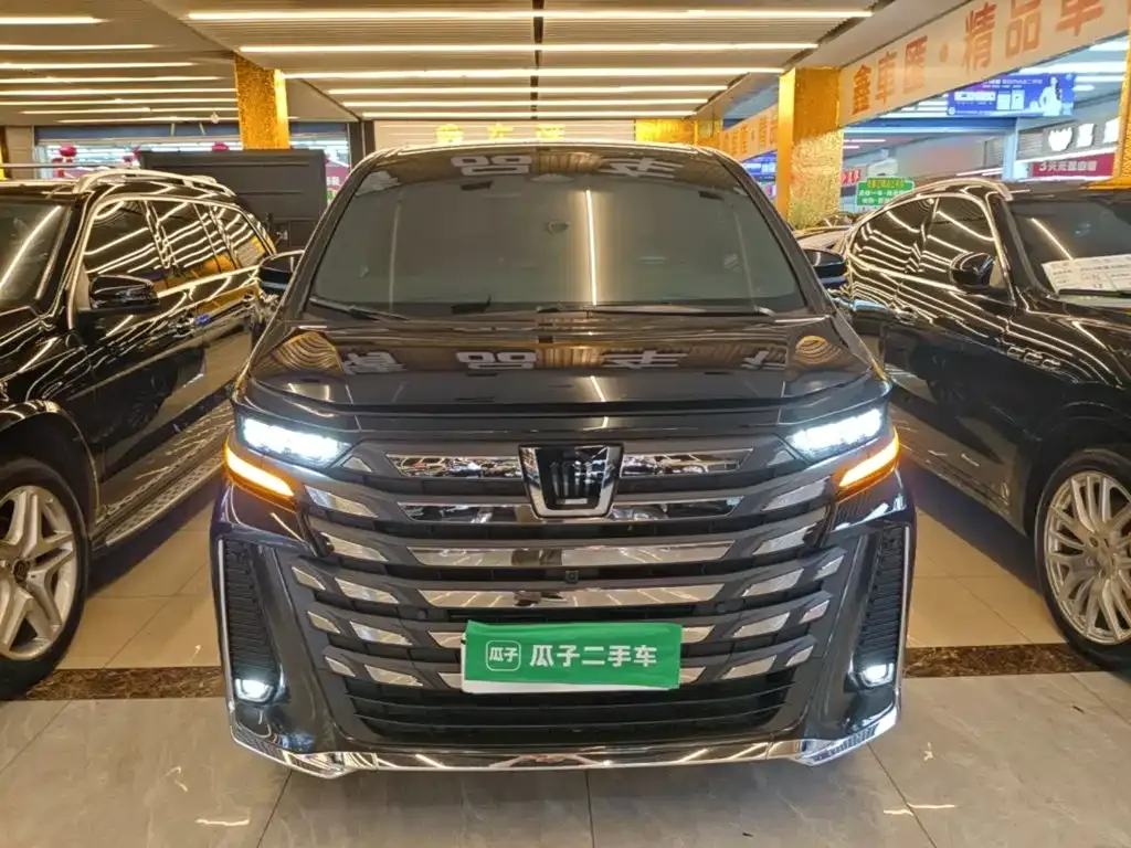 Toyota Vellfire — фото 2