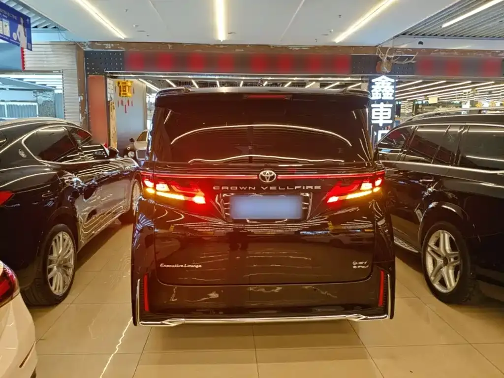 Toyota Vellfire — фото 7
