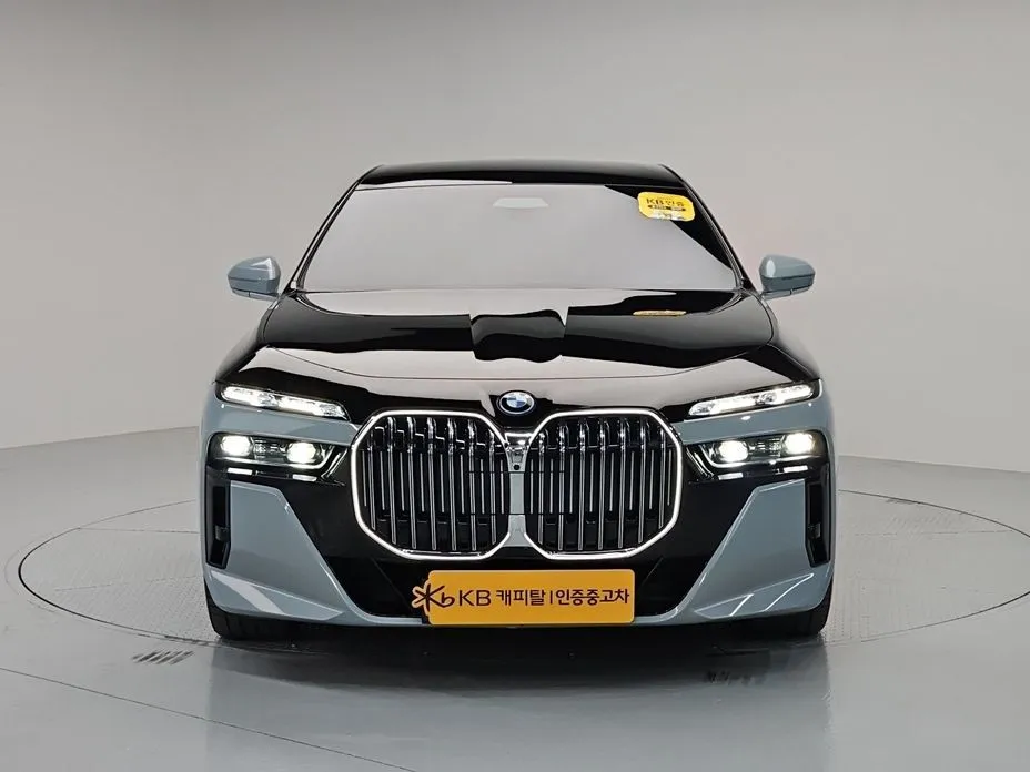 BMW 7-Series — фото 1